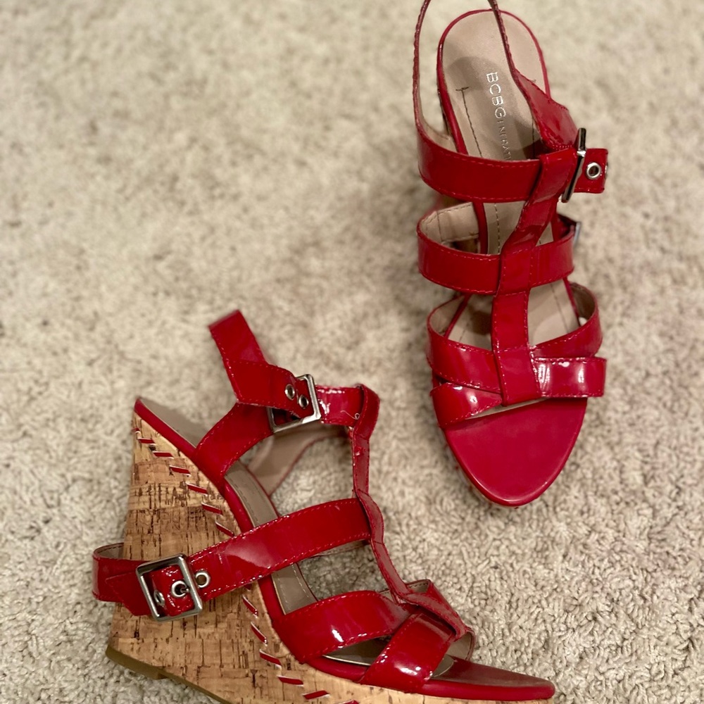 Red patent leather wedges